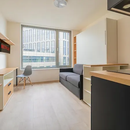 Apartment Mymozart Skyline By Rentez Prag